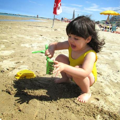 IL MARE IL SUO OMBELICO, IMPLODE IN UN GOMITOLO DI EMOZIONI - MEZZELUNE AI GAMBERETTI E RUCOLA CON FANTASIA DI SCAMPI E VONGOLE AL SALTO