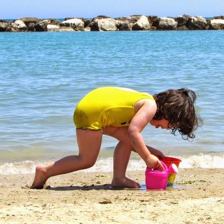 IL MARE IL SUO OMBELICO, IMPLODE IN UN GOMITOLO DI EMOZIONI - MEZZELUNE AI GAMBERETTI E RUCOLA CON FANTASIA DI SCAMPI E VONGOLE AL SALTO