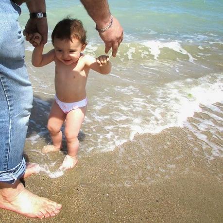 IL MARE IL SUO OMBELICO, IMPLODE IN UN GOMITOLO DI EMOZIONI - MEZZELUNE AI GAMBERETTI E RUCOLA CON FANTASIA DI SCAMPI E VONGOLE AL SALTO