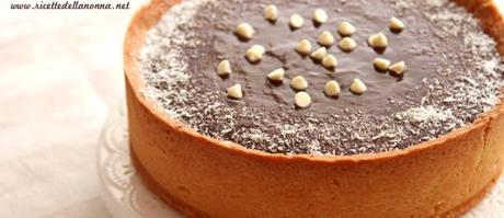 Crostata al cocco e mandorla con ganache al cioccolato ricetta torta cocco ganache cioccolato