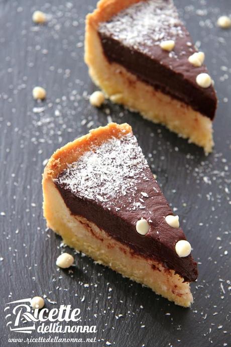 Crostata al cocco e mandorla con ganache al cioccolato ricetta crostata cocco ganache cioccolato