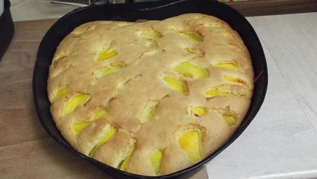 TORTA ALLE PESCHE, MANDORLE E LIMONCELLO