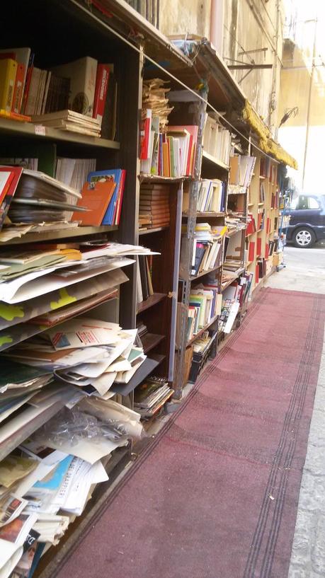 Palermo - Biblioteca itinerante di Pietro Tramonte