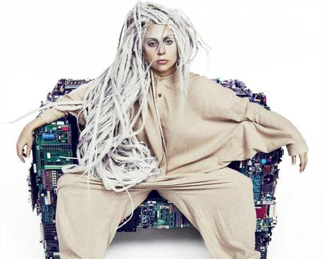 Torna Lady Gaga con il suo nuovo video G.U.Y. tratto da Artpop.