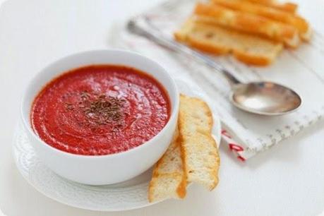 Zuppetta di pomodori arrosto e focaccia