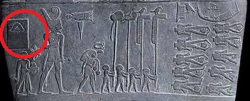 L’uovo di struzzo di Saqqara prova che le piramidi sono datate il 10500 A.C.