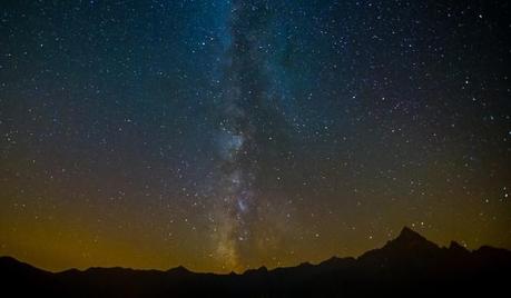 La Via Lattea, nel cielo sopra la catena del Monviso, in Piemonte. Crediti: Patrizia Galliano / www.patriziagalliano.com