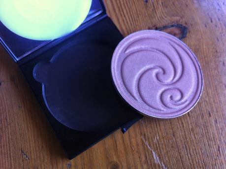 LIVING NATURE summer bronze pressed powder