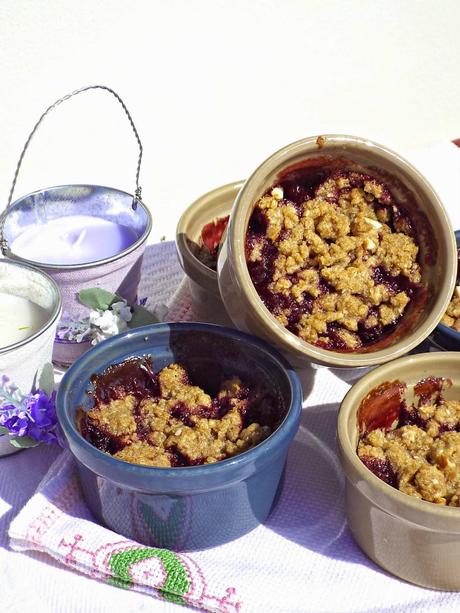 Blackberry & pineapple crumble (vegan approved)