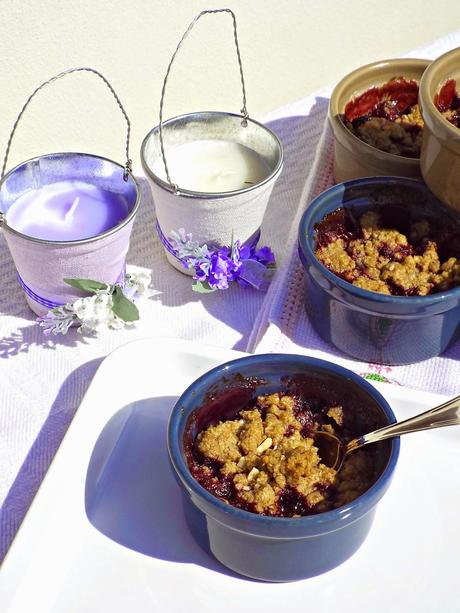 Blackberry & pineapple crumble (vegan approved)