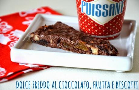 Dolce freddo al cioccolato, frutta e biscotti