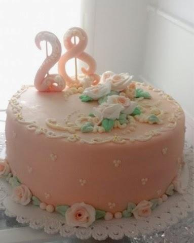 Torta elegante per 28 anni