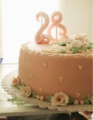 Torta elegante per 28 anni