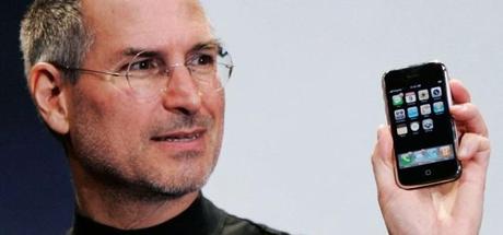 Steve-Jobs-iPhone-640x480