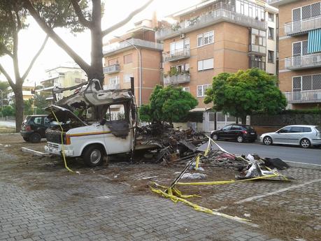 Ancora foto dall'area di Via Palmiro Togliatti. Un degrado quasi cinematografico, nel senso che la zona sempra un set dell'orrore