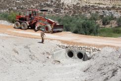 Libano/ I caschi blu italiani costruiscono una strada che collega due villaggi libanesi