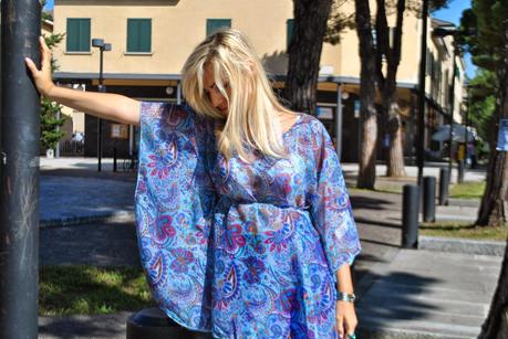 outfit caftano abbinamenti caftano come indossare il caftano in città collana majique collana con catena dorata e perle con filo intrecciato fucsia e blu collana ficsia e blu outfit estivi outfit estivi da apomeriggio outfit estivi casual outfit estate 2014 outfit settembre 2014 outfit mariafelicia magno fashion blogger di colorblock by felym anello luca barra gioielli bracciali modi e mode sandali pollini borsa cipria balenciaga outfit blu e fucsia fashion blogger bionde fashion blogger italiane fashion blogger milano fblogger lookbook streetstyle streetstyle caftano how to wear caftano pollini sandals sandali gioiello pollini balenciaga bag