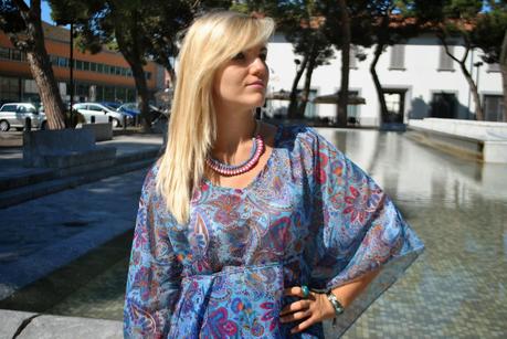 outfit caftano abbinamenti caftano come indossare il caftano in città collana majique collana con catena dorata e perle con filo intrecciato fucsia e blu collana ficsia e blu outfit estivi outfit estivi da apomeriggio outfit estivi casual outfit estate 2014 outfit settembre 2014 outfit mariafelicia magno fashion blogger di colorblock by felym anello luca barra gioielli bracciali modi e mode sandali pollini borsa cipria balenciaga outfit blu e fucsia fashion blogger bionde fashion blogger italiane fashion blogger milano fblogger lookbook streetstyle streetstyle caftano how to wear caftano pollini sandals sandali gioiello pollini balenciaga bag