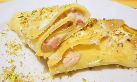 Crepes con stracchino, mortadella e pistacchi