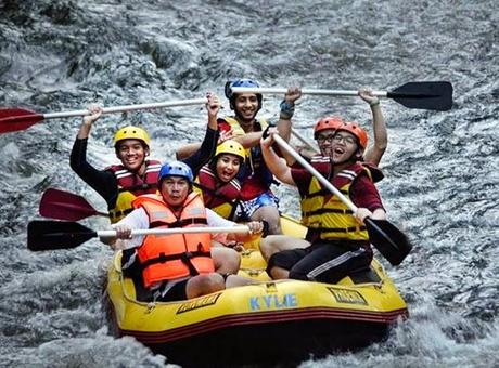 Il rafting sul fiume in Sawangan