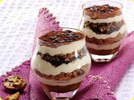 Tiramisù al baileys con noci e cioccolato