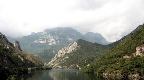 Il Fiume Narenta verso Mostar Erzegovina