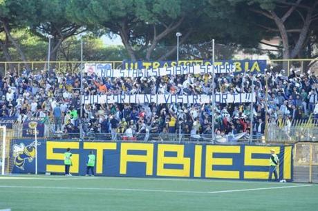 Juve Stabia-Matera, le vespe prestano le maglie agli ospiti Juve-Stabia-Tifosi