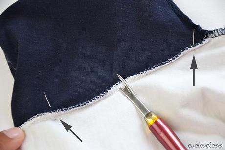 Come coprire un logo sui vestiti con strisce applicate Refashioning Tutorial: How to cover up logos on clothes with applique stripes