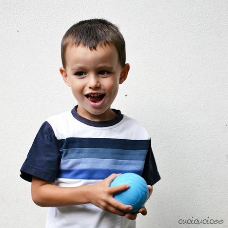 Come coprire un logo sui vestiti con strisce applicate Refashioning Tutorial: How to cover up logos on clothes with applique stripes