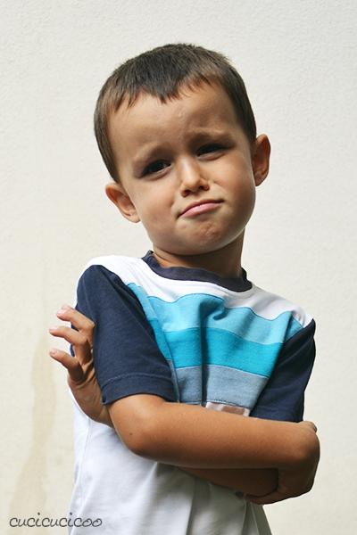 Come coprire un logo sui vestiti con strisce applicate Refashioning Tutorial: How to cover up logos on clothes with applique stripes