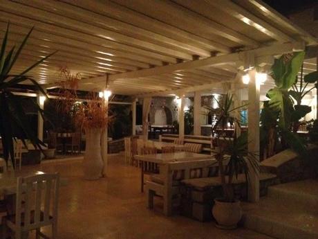Lontano dal caos di Mykonos, sul mare, c'è il ristorante Pili.
