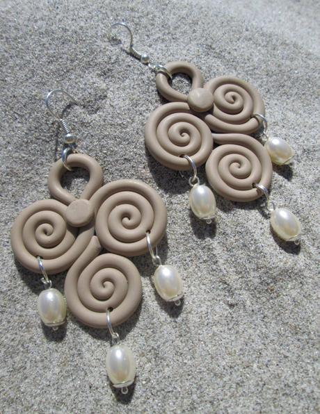Orecchini con perle pendenti Orecchini perle pendenti2
