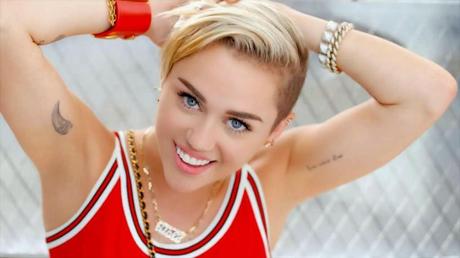 ZEPPELIN Miley Cyrus canta 
