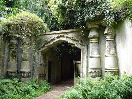 The Highgate Cemetery - London Calling #6