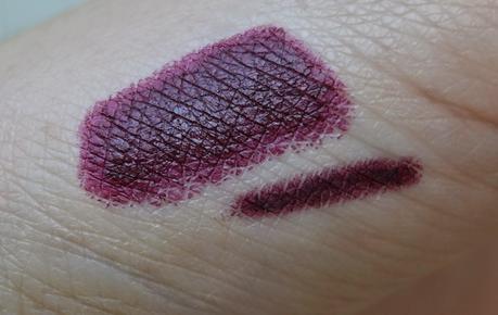 Rossetto Lingering Kiss della collezione A Novel Romance di Mac Swatches