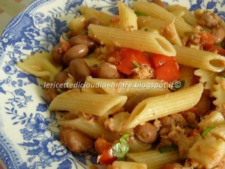 Insalata di pasta con fagioli, tonno, pomodoro e caciotta