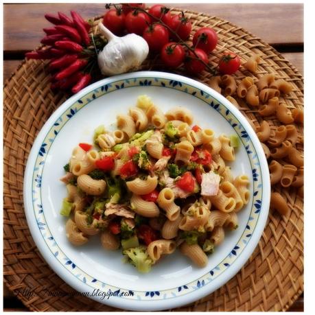 PIPE INTEGRALI CON BROCCOLETTI,POMODORINI E TONNO