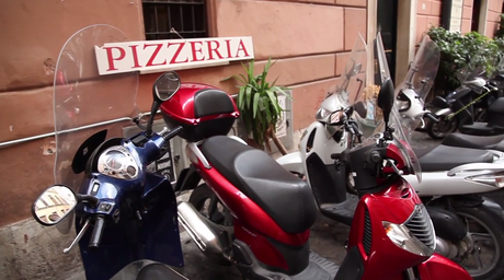 Video. La follia dei Piani di Massima Occupabilità. Qui c'erano tavolini all'aperto oggi ci sono discariche e parcheggi abusivi per motorini. Vi piace di più così? Video. La follia dei Piani di Massima Occupabilità. Qui c'erano tavolini all'aperto oggi ci sono discariche e parcheggi abusivi per motorini. Vi piace di più così?