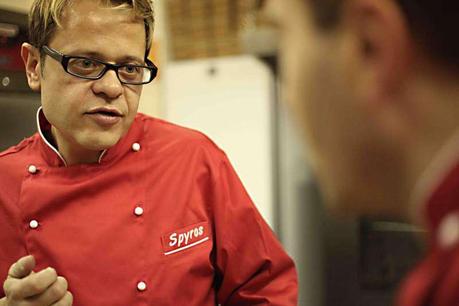 Spyros Vaporidis Spyros Vaporidis, vincitore della 1° edizione di Masterchef Italia ai laboratori di Modena con Gusto