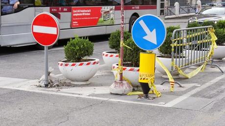 Ben venuti turisti. Ecco come vi apparecchiamo Piazza del Colosseo dopo che vi abbiamo fatto pagare 7 euro al giorno a persona di city tax