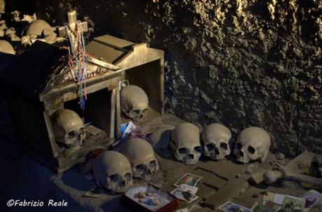 cimitero delle fontanelle napoli, teschio di donna Concetta