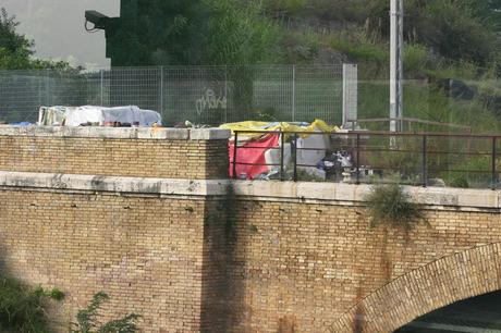 Tornati mille volte gli accampamenti, nonostante mille ridicoli sgomberi. Quindici foto da Valle Aurelia e Monte Ciocci