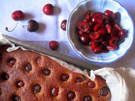 Quadrotti alle ciliegie- Cherry cake squares