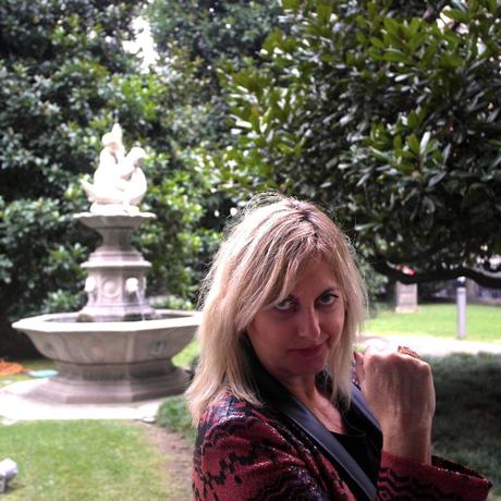 LA GIACCA BRILLANTE E LA BORSA DI MARIAGRAZIA PANIZZI SAMSUNG CSC