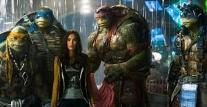 Megan-Fox-and-the-Ninja-Turtles-in-TMNT-2014