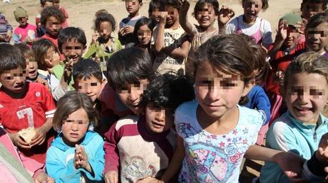 Isis ai suoi “soldati”: “Uccidete tutti i miscredenti”. Oltre 130.000 curdi siriani fuggiti in Turchia