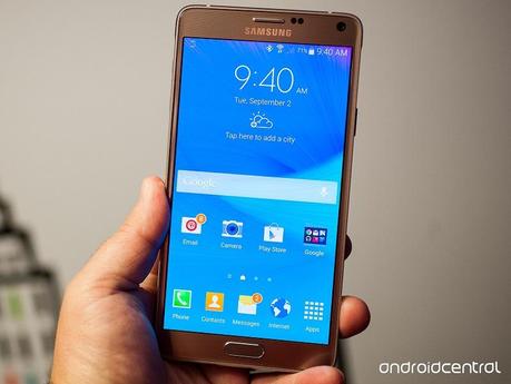 Samsung accelera il rilascio di Galaxy Note 4 per contrastare iPhone 6