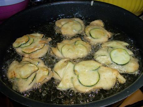 Frittelle di zucchine. Frittelle di zucchine.