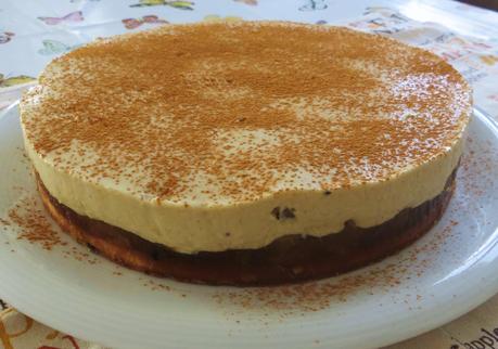 torta di mele, mandorle e crema spumosa alla cannella