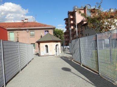 La grande bruttezza 8 Povero san Giuseppe, sepolto e dimenticato.